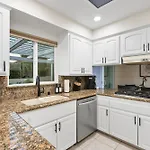 Hills Hideaway By Coastvh - Luxury Midtown 3Br