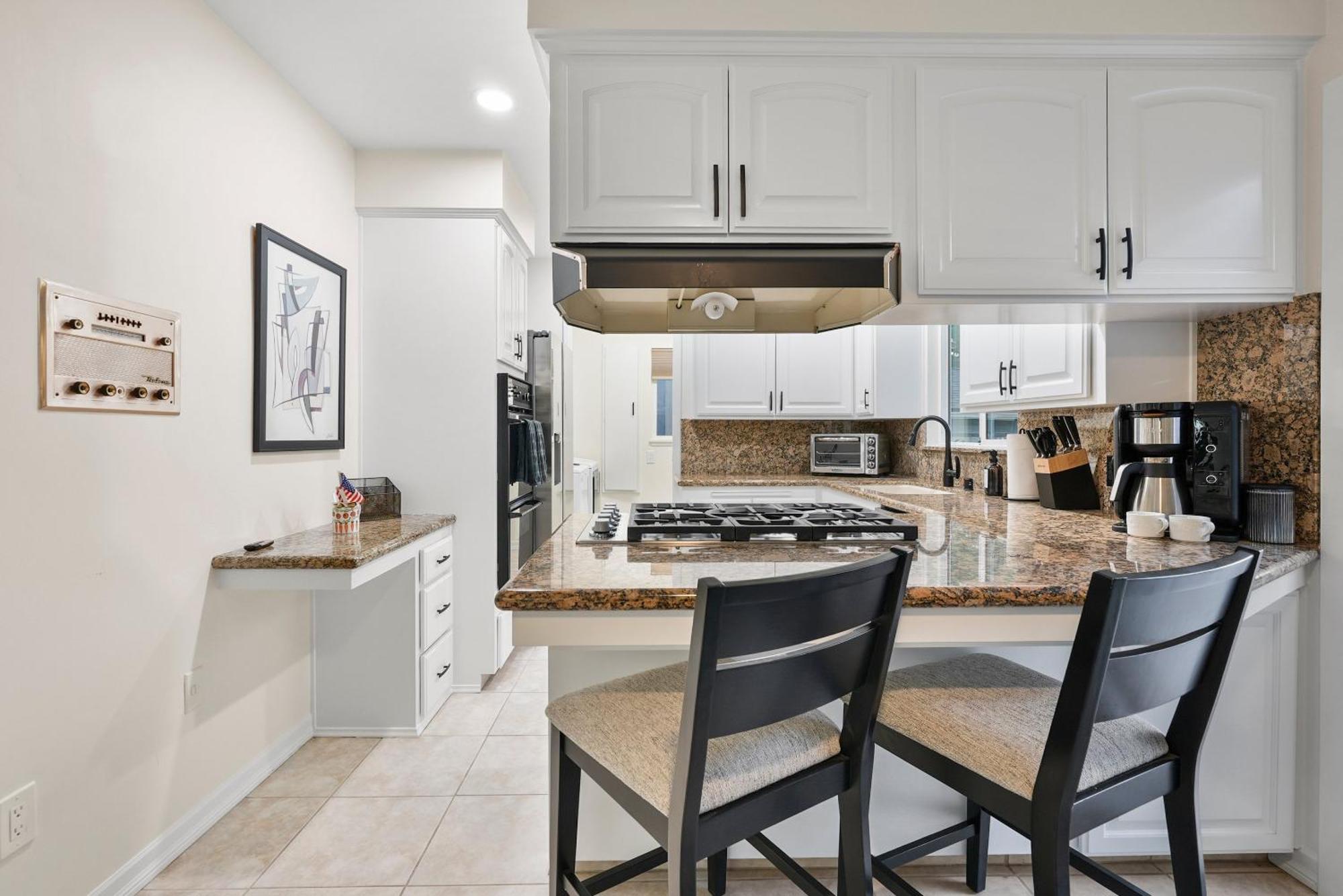 Hills Hideaway By Coastvh - Luxury Midtown 3br Holiday home