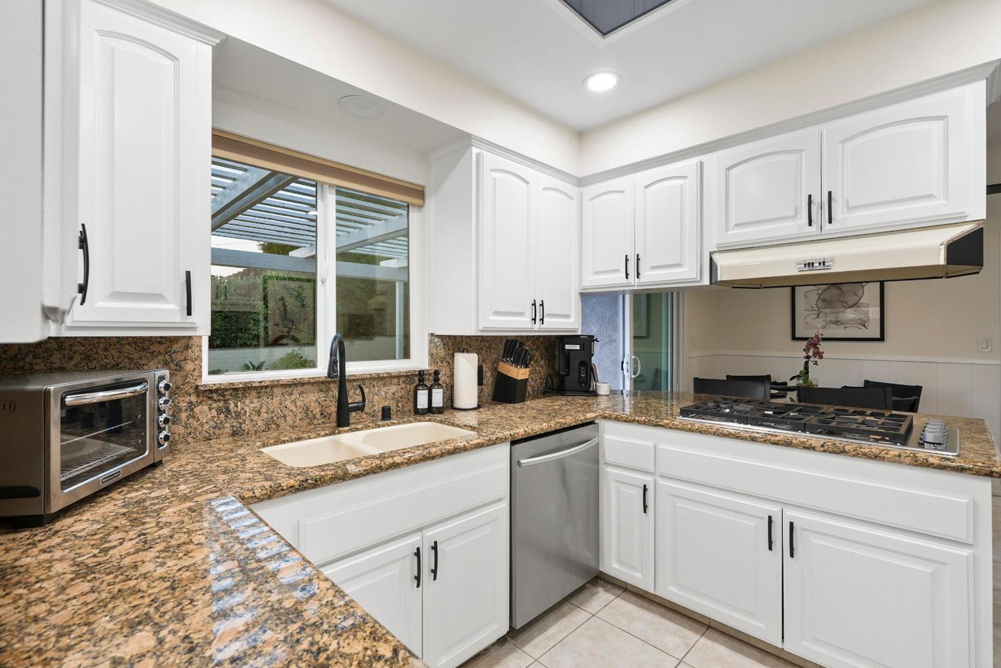 Hills Hideaway By Coastvh - Luxury Midtown 3br