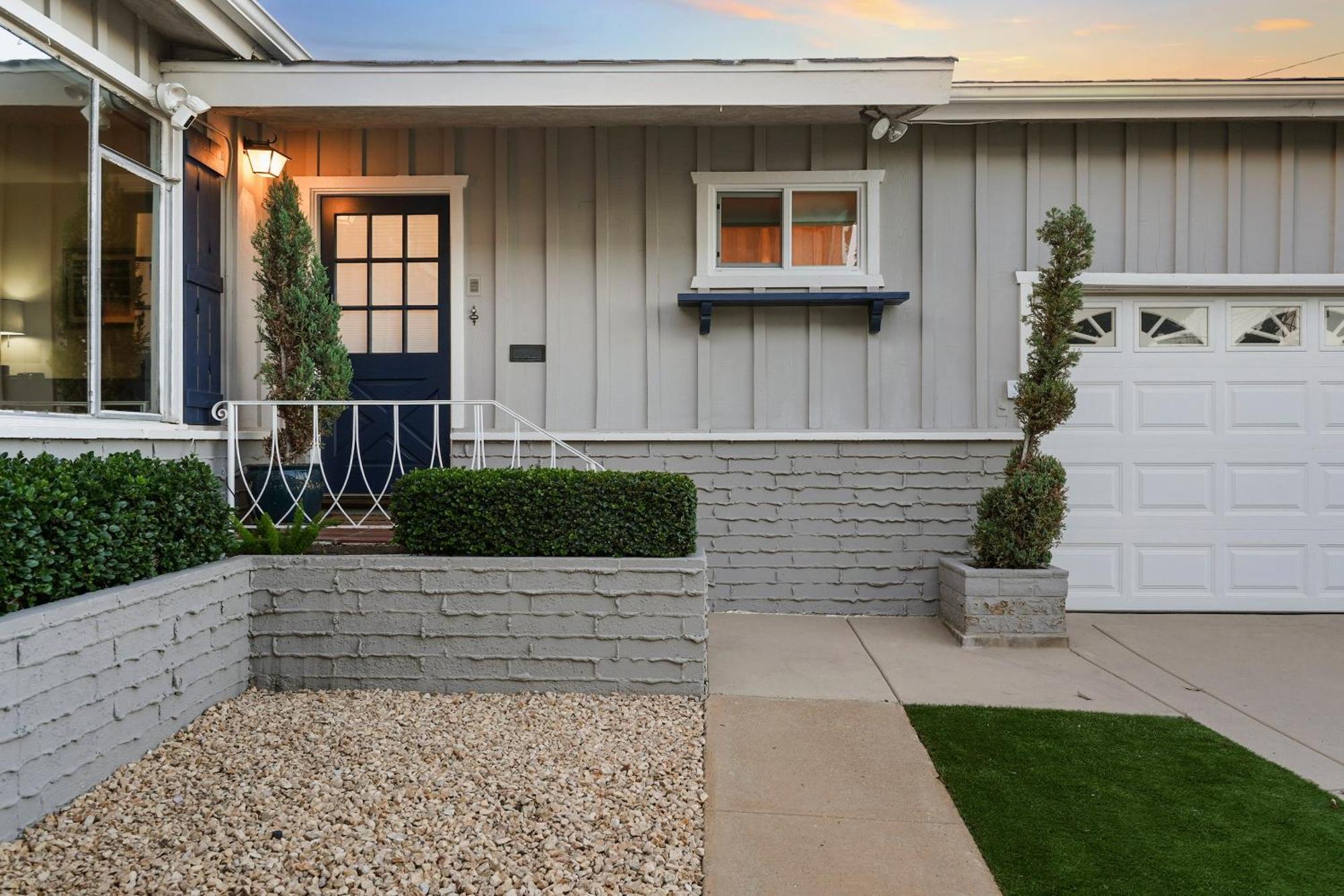 Holiday home Hills Hideaway By Coastvh - Luxury Midtown 3br *
